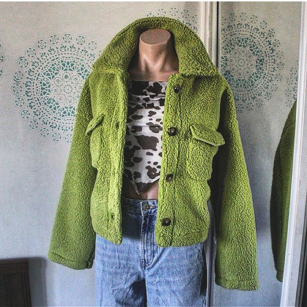 🆕️That IT GIRL Collection// Green button up sherpa jacket - Picture 1 of 5